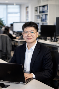 Nguyễn Khải Mỹ tại văn phòng