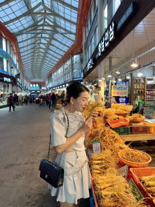 Nguyễn Thị Lan Phương nghiên cứu thị trường